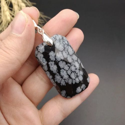 گردنبند نقره آبسدین لکه برفی تراش دار اصل معدنی کد 8792